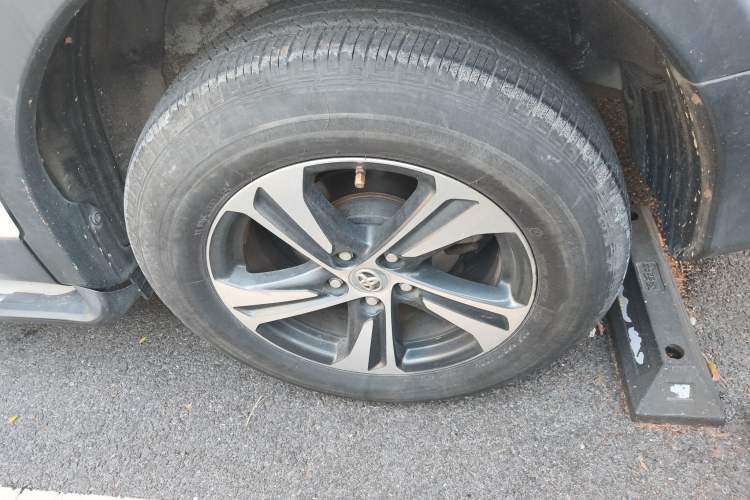 Used Toyota RAV4 2015 2.0L CVT Two-Wheel Drive Fashion Edition Right Front Wheel Hub