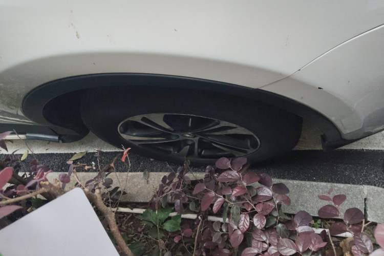 Used Toyota RAV4 2015 2.0L CVT Two-Wheel Drive Fashion Edition Right Front Wheel Hub