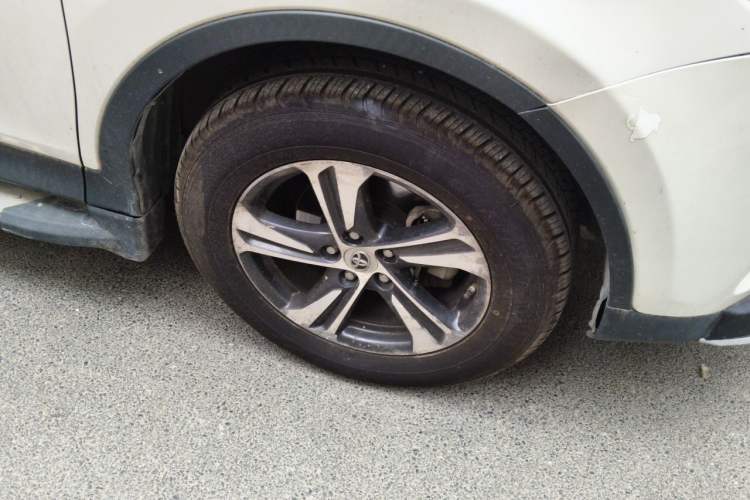 Used Toyota RAV4 2015 2.0L CVT Two-Wheel Drive Fashion Edition Right Front Wheel Hub