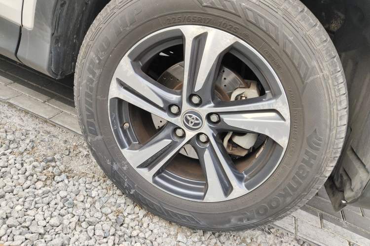 Used Toyota RAV4 2015 2.0L CVT Four-Wheel Drive New Edition Right Front Wheel Hub