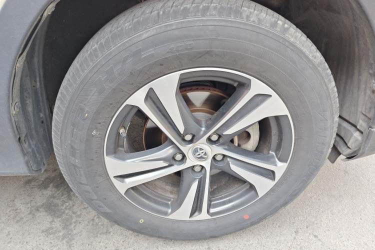 Used Toyota RAV4 2015 2.0L CVT Two-Wheel Drive Fashion Edition Right Front Wheel Hub