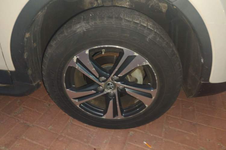 Used Toyota RAV4 2015 2.0L CVT Two-Wheel Drive Fashion Edition Right Front Wheel Hub