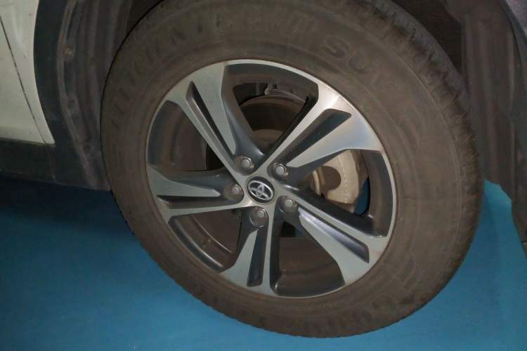 Used Toyota RAV4 2015 2.0L CVT Two-Wheel Drive Fashion Edition Right Front Wheel Hub