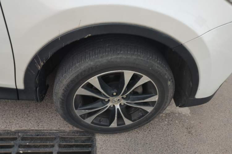 Used Toyota RAV4 2015 2.5L Automatic 4x4 Elite Edition Right Front Wheel Hub