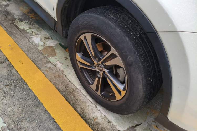 Used Toyota RAV4 2015 2.0L CVT Two-Wheel Drive Urban Edition Right Front Wheel Hub