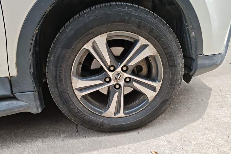 Used Toyota RAV4 2015 2.0L CVT Two-Wheel Drive Fashion Edition Right Front Wheel Hub