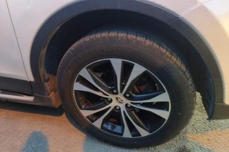 Used Toyota RAV4 2015 2.5L Automatic 4x4 Elite Edition Right Front Wheel Hub