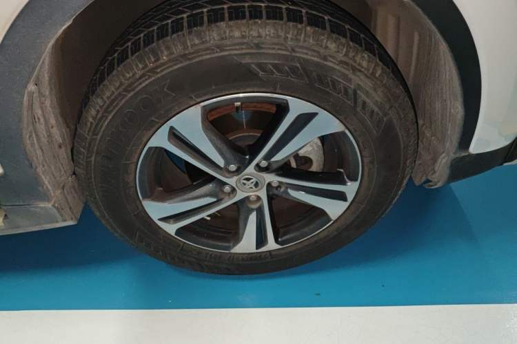 Used Toyota RAV4 2015 2.0L CVT Two-Wheel Drive Fashion Edition Right Front Wheel Hub