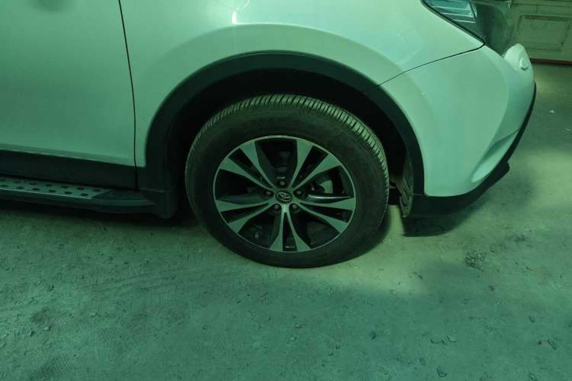 Used Toyota RAV4 2015 2.5L Automatic 4x4 Elite Edition Right Front Wheel Hub