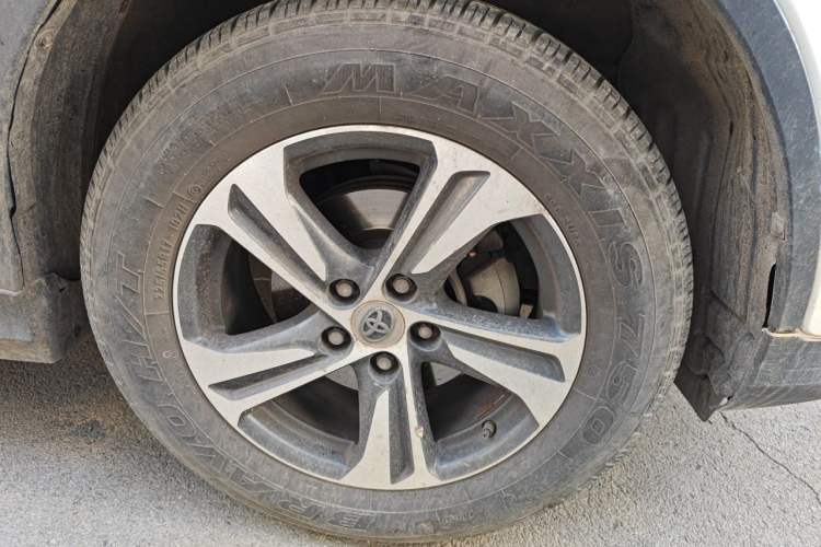Used Toyota RAV4 2015 2.0L CVT Two-Wheel Drive Fashion Edition Right Front Wheel Hub