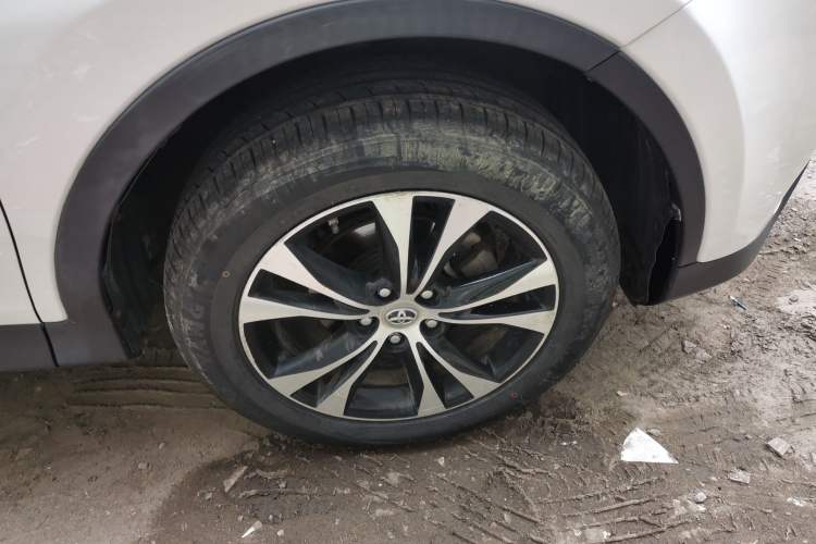 Used Toyota RAV4 2015 2.5L Automatic 4x4 Elite Edition Right Front Wheel Hub