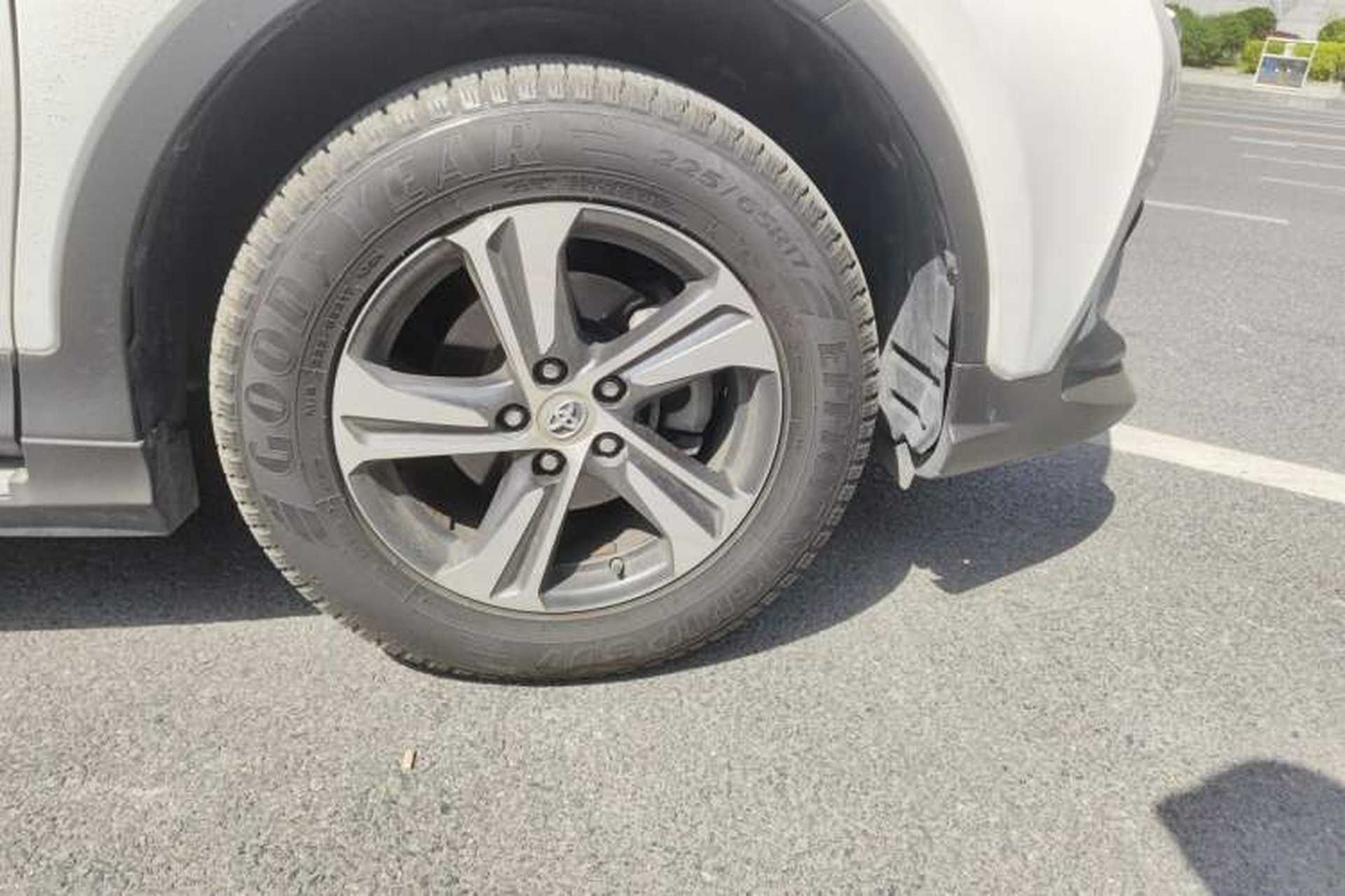 Used Toyota RAV4 2015 2.0L CVT Two-Wheel Drive Fashion Edition Right Front Wheel Hub