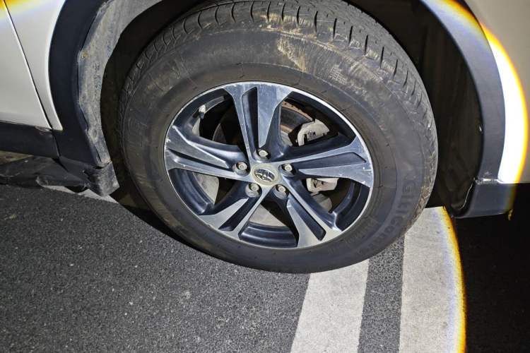 Used Toyota RAV4 2015 2.0L CVT Two-Wheel Drive Fashion Edition Right Front Wheel Hub