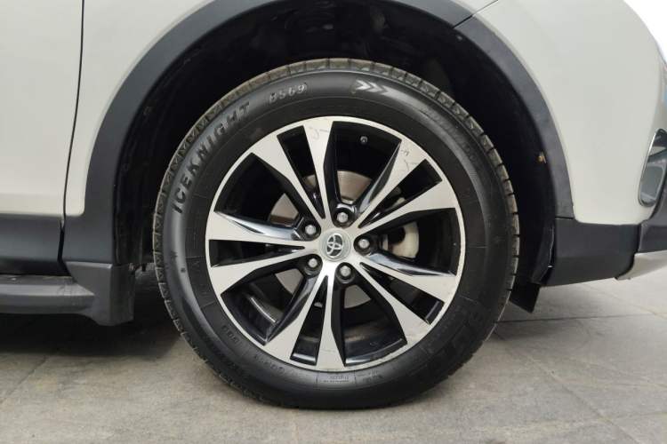 Used Toyota RAV4 2015 2.0L CVT Two-Wheel Drive Fashion Edition Right Front Wheel Hub