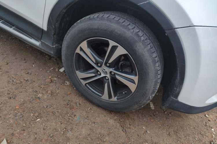 Used Toyota RAV4 2015 2.0L CVT Two-Wheel Drive Fashion Edition Right Front Wheel Hub