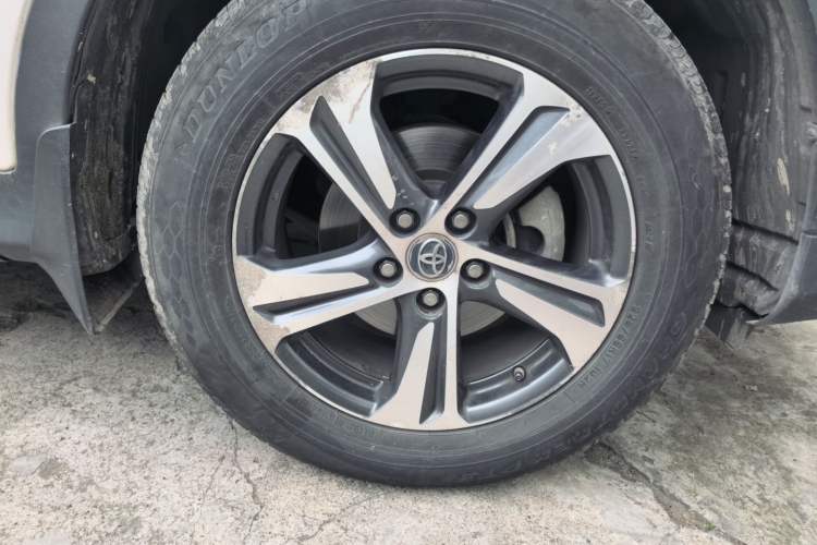 Used Toyota RAV4 2015 2.0L CVT Two-Wheel Drive Fashion Edition Right Front Wheel Hub