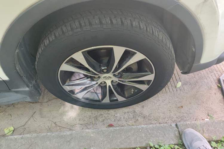Used Toyota RAV4 2015 2.5L Automatic 4x4 Elite Edition Right Front Wheel Hub