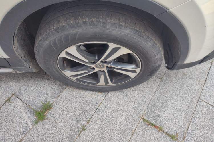 Used Toyota RAV4 2015 2.0L CVT Two-Wheel Drive Fashion Edition Right Front Wheel Hub