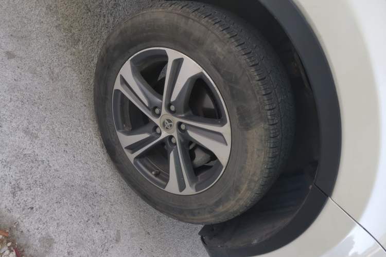 Used Toyota RAV4 2015 2.0L CVT Two-Wheel Drive Fashion Edition Right Front Wheel Hub