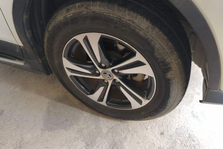 Used Toyota RAV4 2015 2.0L CVT Two-Wheel Drive Fashion Edition Right Front Wheel Hub