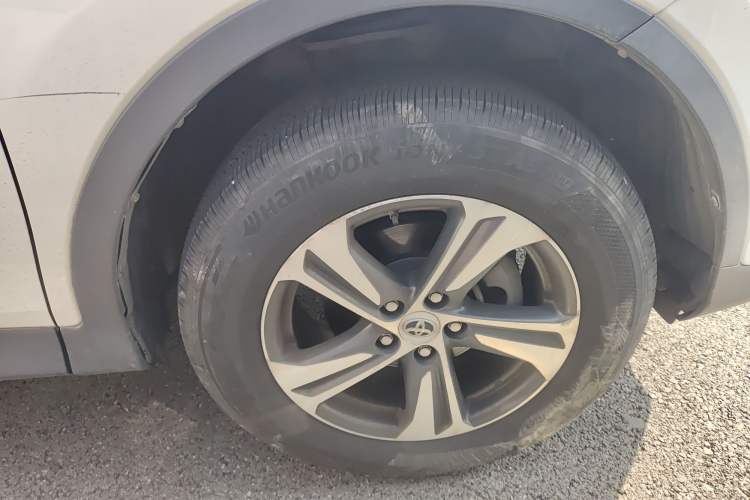 Used Toyota RAV4 2015 2.0L CVT Two-Wheel Drive Fashion Edition Right Front Wheel Hub