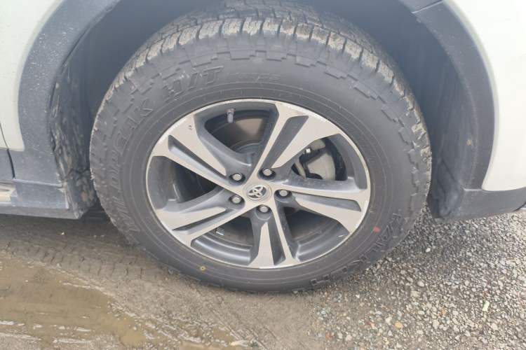 Used Toyota RAV4 2015 2.0L CVT Two-Wheel Drive Fashion Edition Right Front Wheel Hub