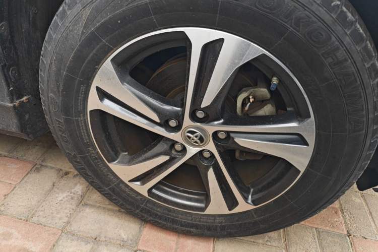 Used Toyota RAV4 2015 2.0L CVT Two-Wheel Drive Fashion Edition Right Front Wheel Hub