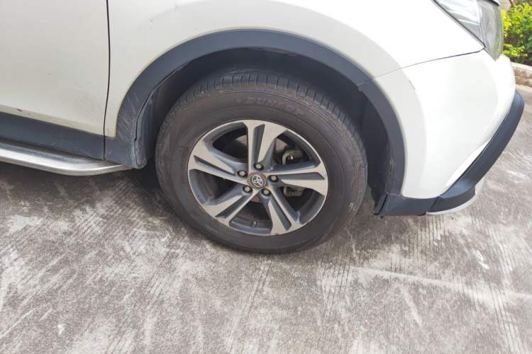 Used Toyota RAV4 2015 2.0L CVT Two-Wheel Drive Fashion Edition Right Front Wheel Hub