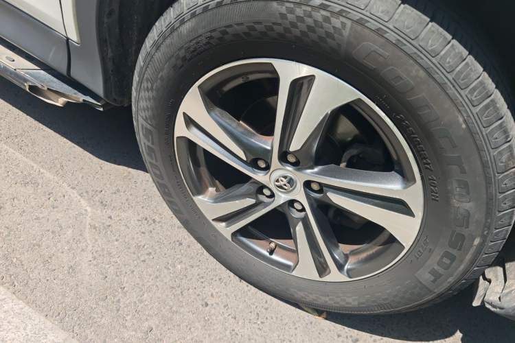 Used Toyota RAV4 2015 2.0L CVT Two-Wheel Drive Fashion Edition Right Front Wheel Hub