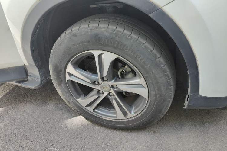 Used Toyota RAV4 2015 2.0L CVT Four-Wheel Drive New Edition Right Front Wheel Hub