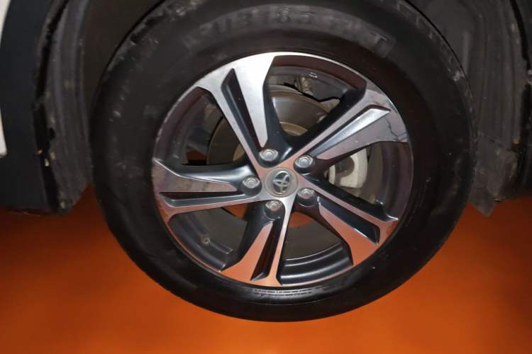 Used Toyota RAV4 2015 2.0L CVT Two-Wheel Drive Fashion Edition Right Front Wheel Hub