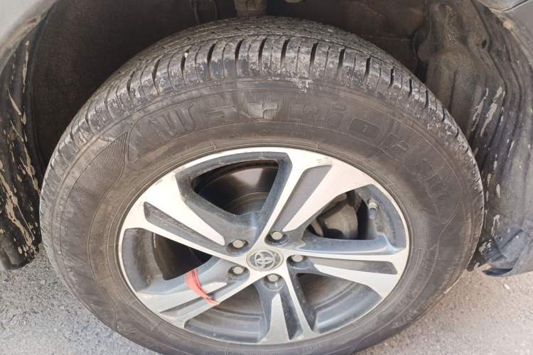 Used Toyota RAV4 2015 2.0L CVT Two-Wheel Drive Fashion Edition Right Front Wheel Hub