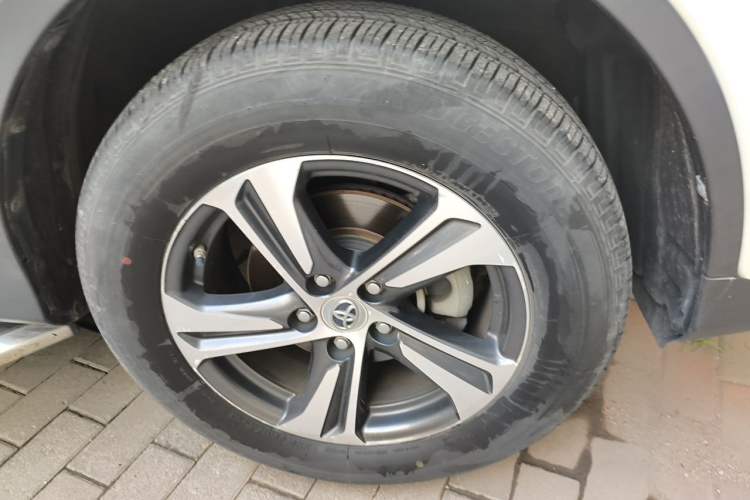 Used Toyota RAV4 2015 2.0L CVT Four-Wheel Drive New Edition Right Front Wheel Hub