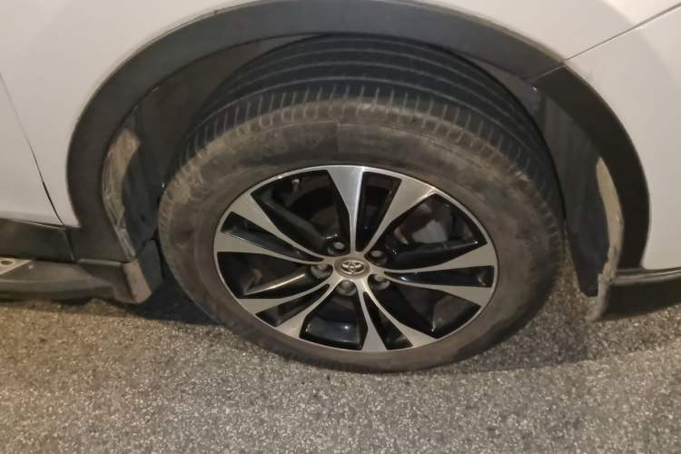 Used Toyota RAV4 2015 2.5L Automatic 4x4 Elite Edition Right Front Wheel Hub