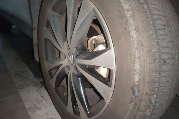 Used Toyota RAV4 2015 2.5L Automatic 4x4 Elite Edition Right Front Wheel Hub