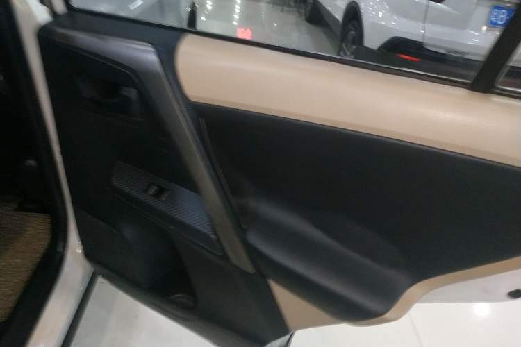 Used Toyota RAV4 2015 2.0L CVT Two-Wheel Drive Urban Edition Right Rear Door Interior
