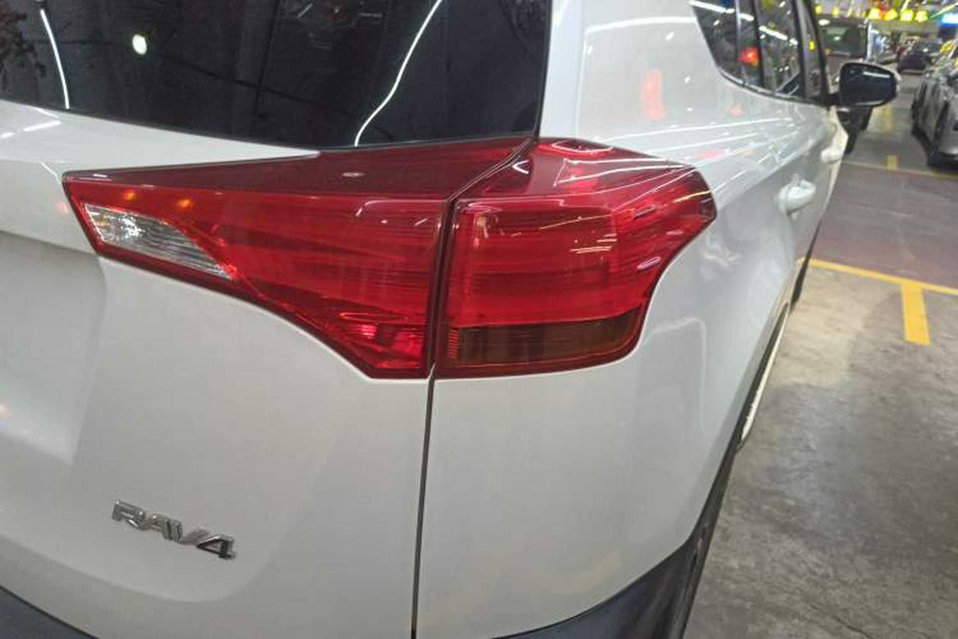 Used Toyota RAV4 2015 2.0L CVT Two-Wheel Drive Fashion Edition Right Rear Taillight