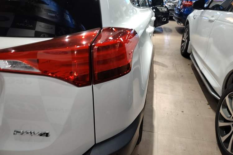Used Toyota RAV4 2015 2.0L CVT Two-Wheel Drive Fashion Edition Right Rear Taillight