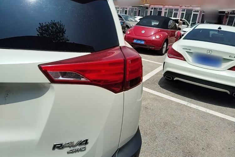 Used Toyota RAV4 2015 2.0L CVT Two-Wheel Drive Fashion Edition Right Rear Taillight