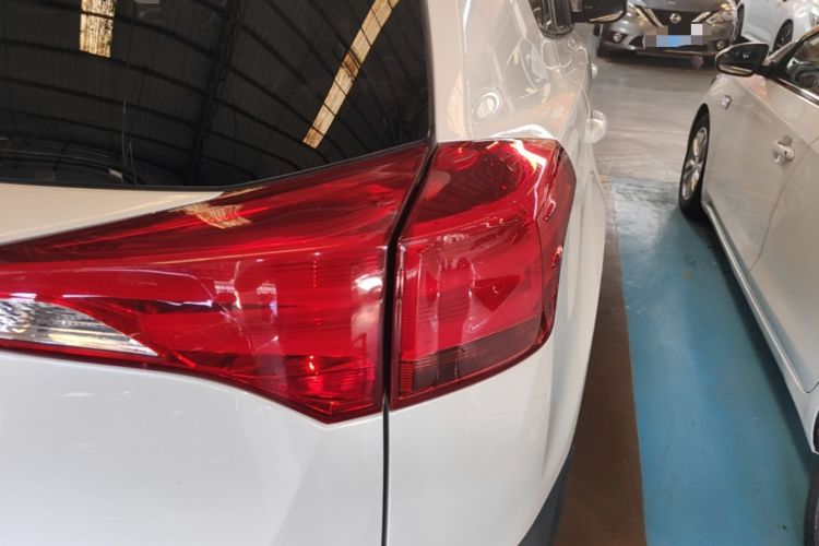 Used Toyota RAV4 2015 2.0L CVT Two-Wheel Drive Fashion Edition Right Rear Taillight