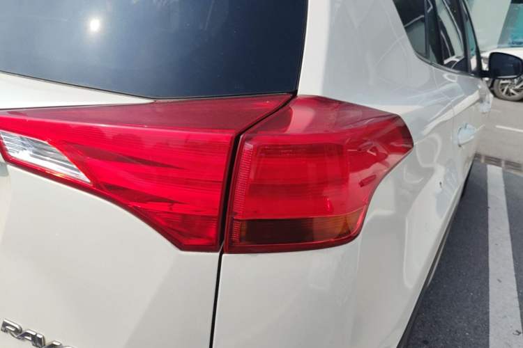 Used Toyota RAV4 2015 2.0L CVT Two-Wheel Drive Fashion Edition Right Rear Taillight