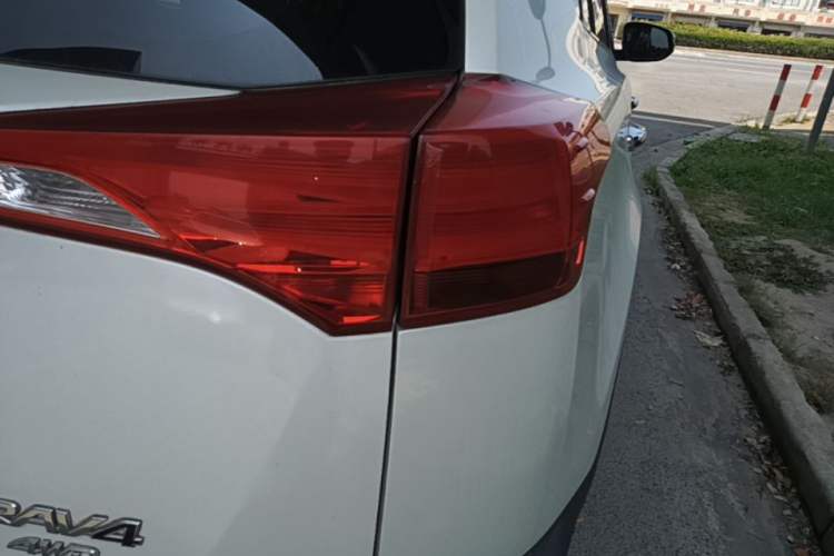 Used Toyota RAV4 2015 2.0L CVT Four-Wheel Drive New Edition Right Rear Taillight