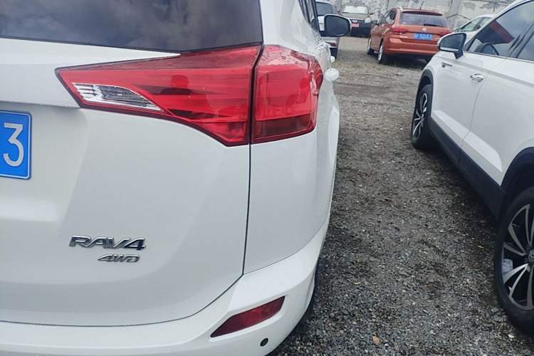 Used Toyota RAV4 2015 2.0L CVT 4x4 Trend Edition Right Rear Taillight