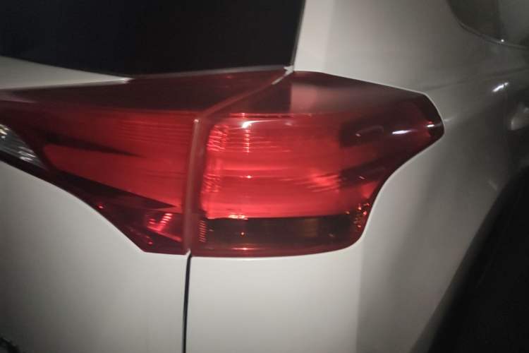 Used Toyota RAV4 2015 2.0L CVT Two-Wheel Drive Fashion Edition Right Rear Taillight