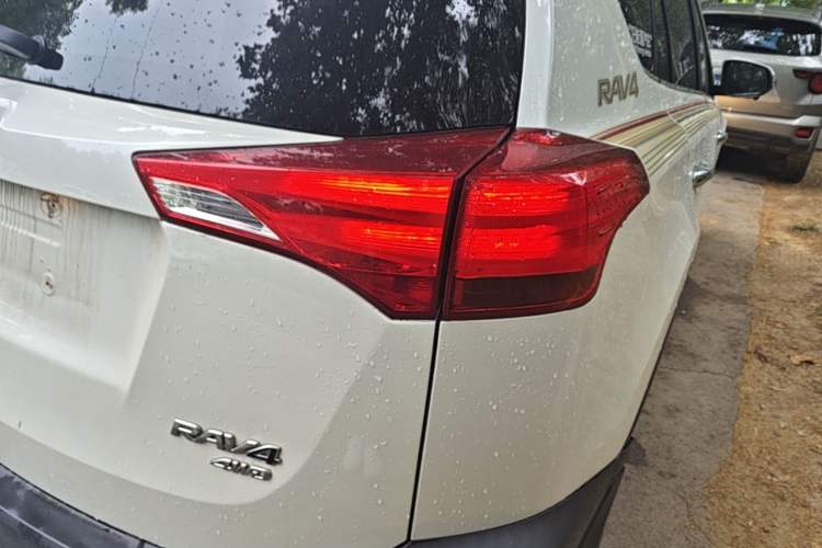Used Toyota RAV4 2015 2.0L CVT Four-Wheel Drive New Edition Right Rear Taillight