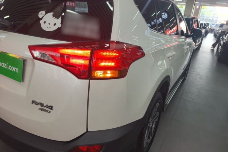 Used Toyota RAV4 2015 2.0L CVT Two-Wheel Drive Fashion Edition Right Rear Taillight