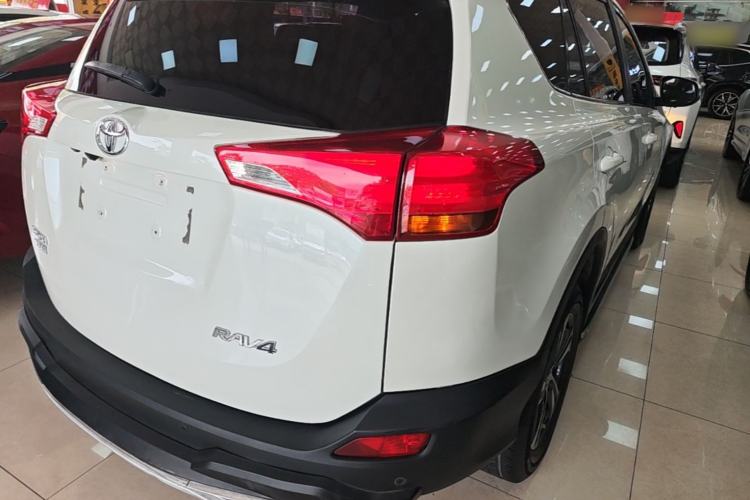 Used Toyota RAV4 2015 2.0L CVT Two-Wheel Drive Fashion Edition Right Rear Taillight