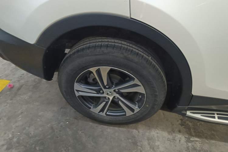 Used Toyota RAV4 2015 2.0L CVT Two-Wheel Drive Fashion Edition Right Rear Wheel Hub