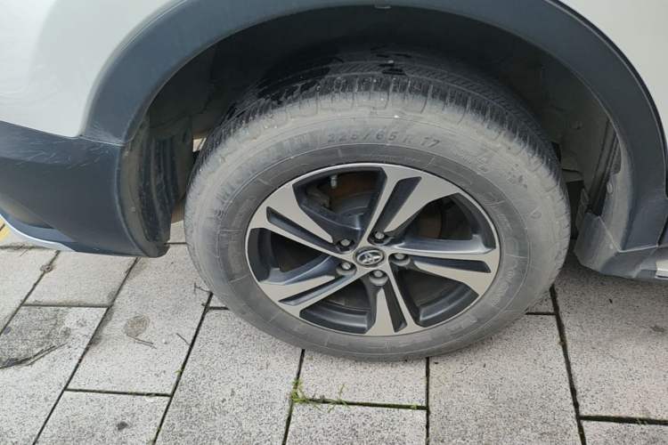 Used Toyota RAV4 2015 2.0L CVT Two-Wheel Drive Fashion Edition Right Rear Wheel Hub