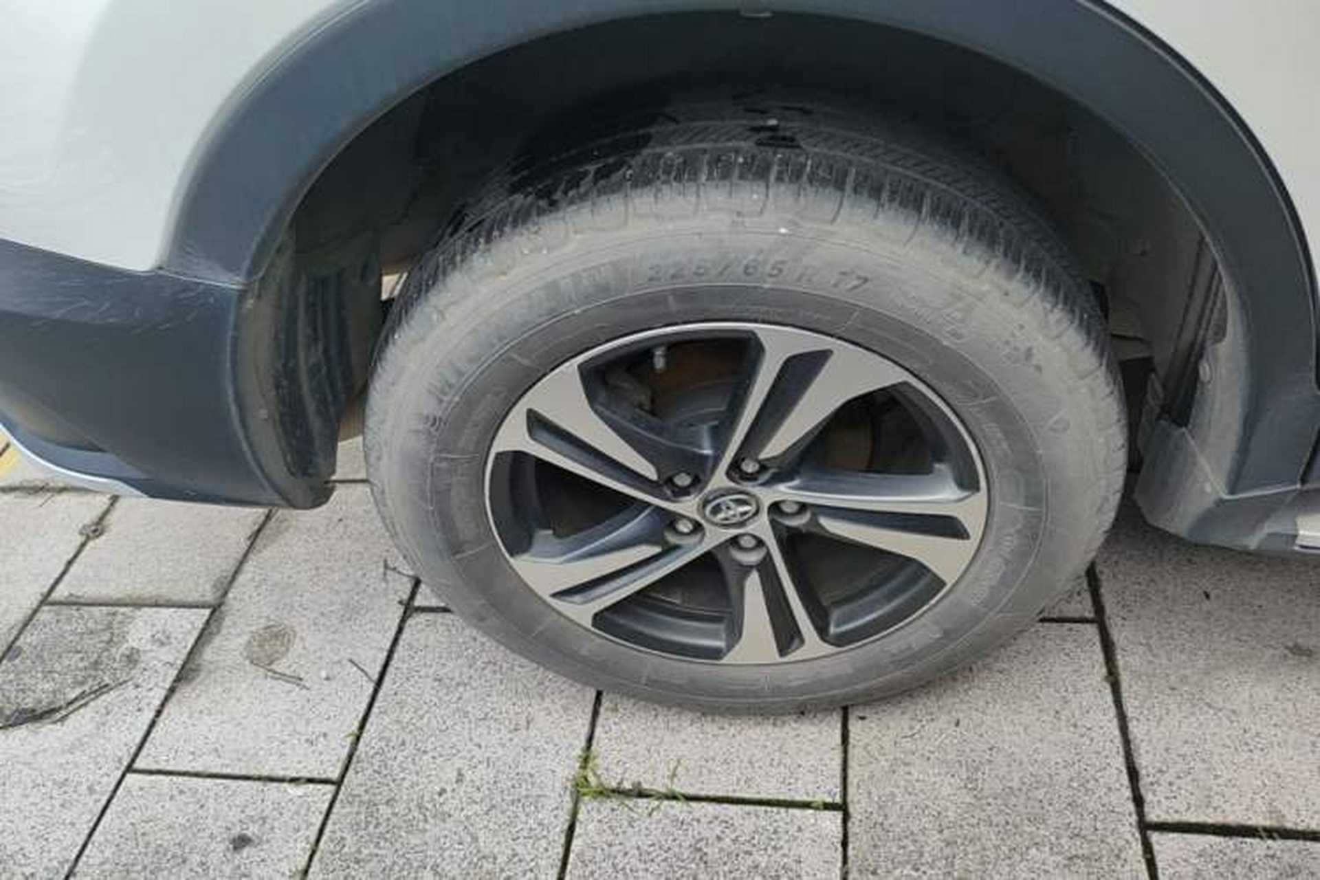 Used Toyota RAV4 2015 2.0L CVT Two-Wheel Drive Fashion Edition Right Rear Wheel Hub